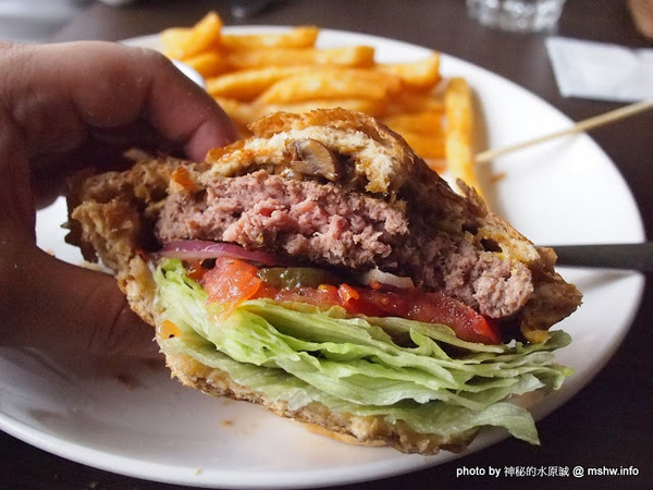 Burger Joint 7分So 漢堡 早午餐專賣(東海店):【食記】台中Burger Joint 7分SO美式廚房東海店@西屯BRT澄清醫院 : 老屋新生,餐點不錯的庭園風美式早午餐