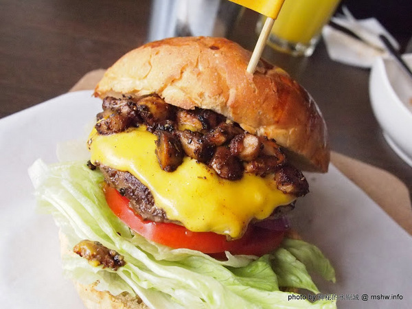 Burger Joint 7分So 漢堡 早午餐專賣(東海店):【食記】台中Burger Joint 7分SO美式廚房東海店@西屯BRT澄清醫院 : 老屋新生,餐點不錯的庭園風美式早午餐