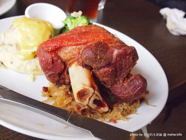 Burger Joint 7分So 漢堡 早午餐專賣(東海店):【食記】台中Burger Joint 7分SO美式廚房東海店@西屯BRT澄清醫院 : 老屋新生,餐點不錯的庭園風美式早午餐