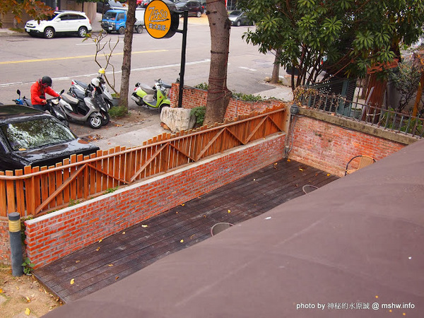 Burger Joint 7分So 漢堡 早午餐專賣(東海店):【食記】台中Burger Joint 7分SO美式廚房東海店@西屯BRT澄清醫院 : 老屋新生,餐點不錯的庭園風美式早午餐