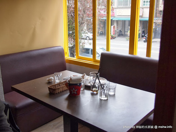 Burger Joint 7分So 漢堡 早午餐專賣(東海店):【食記】台中Burger Joint 7分SO美式廚房東海店@西屯BRT澄清醫院 : 老屋新生,餐點不錯的庭園風美式早午餐