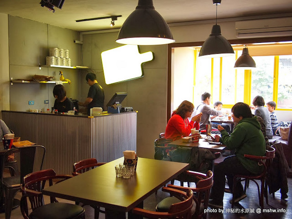 Burger Joint 7分So 漢堡 早午餐專賣(東海店):【食記】台中Burger Joint 7分SO美式廚房東海店@西屯BRT澄清醫院 : 老屋新生,餐點不錯的庭園風美式早午餐