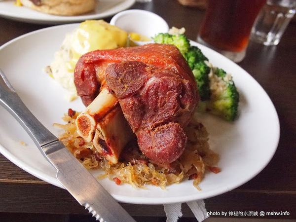 Burger Joint 7分So 漢堡 早午餐專賣(東海店):【食記】台中Burger Joint 7分SO美式廚房東海店@西屯BRT澄清醫院 : 老屋新生,餐點不錯的庭園風美式早午餐