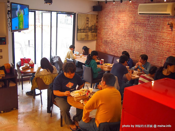 Burger Joint 7分So 漢堡 早午餐專賣(東海店):【食記】台中Burger Joint 7分SO美式廚房東海店@西屯BRT澄清醫院 : 老屋新生,餐點不錯的庭園風美式早午餐