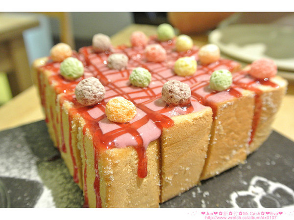 Mr. cash:【食記】oO。。新竹 Mr.Cash蜜糖吐司 什麼?!蜜糖吐司也不忘了Candy Crush,超可愛的kitty蜜糖吐司,大家吃過了嘛?!而且還有可愛的拉花kitty咖啡喲~。o○。