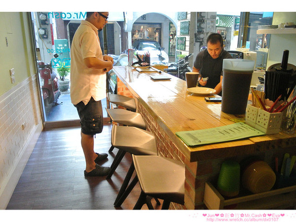 Mr. cash:【食記】oO。。新竹 Mr.Cash蜜糖吐司 什麼?!蜜糖吐司也不忘了Candy Crush,超可愛的kitty蜜糖吐司,大家吃過了嘛?!而且還有可愛的拉花kitty咖啡喲~。o○。