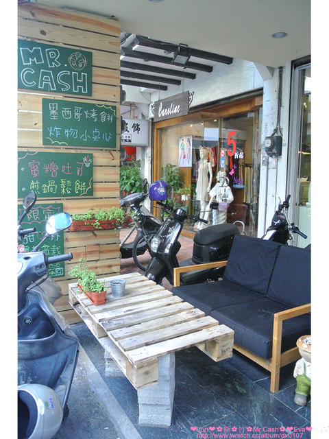 Mr. cash:【食記】oO。。新竹 Mr.Cash蜜糖吐司 什麼?!蜜糖吐司也不忘了Candy Crush,超可愛的kitty蜜糖吐司,大家吃過了嘛?!而且還有可愛的拉花kitty咖啡喲~。o○。