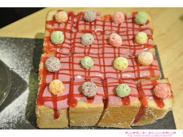 Mr. cash:【食記】oO。。新竹 Mr.Cash蜜糖吐司 什麼?!蜜糖吐司也不忘了Candy Crush,超可愛的kitty蜜糖吐司,大家吃過了嘛?!而且還有可愛的拉花kitty咖啡喲~。o○。
