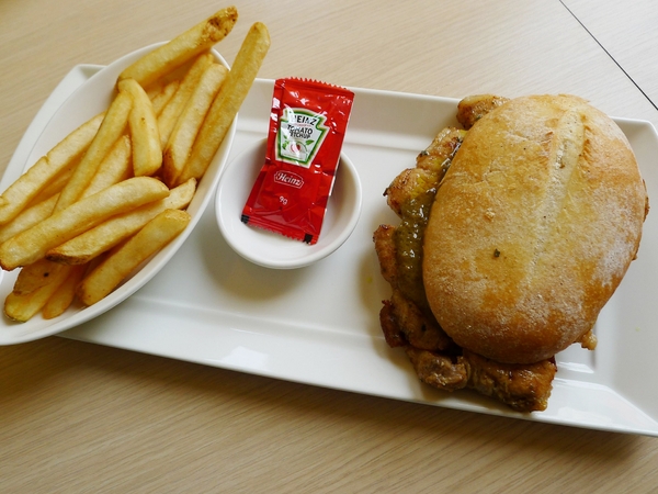 Maetugal 澳譽葡(台灣分店高雄美術館旗艦店):【高雄】澳譽葡.美術館旁澳葡餐廳.桑尼受不了美食