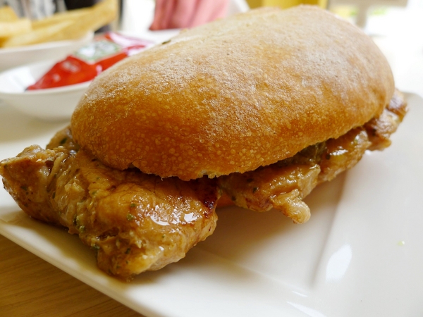 Maetugal 澳譽葡(台灣分店高雄美術館旗艦店):【高雄】澳譽葡.美術館旁澳葡餐廳.桑尼受不了美食