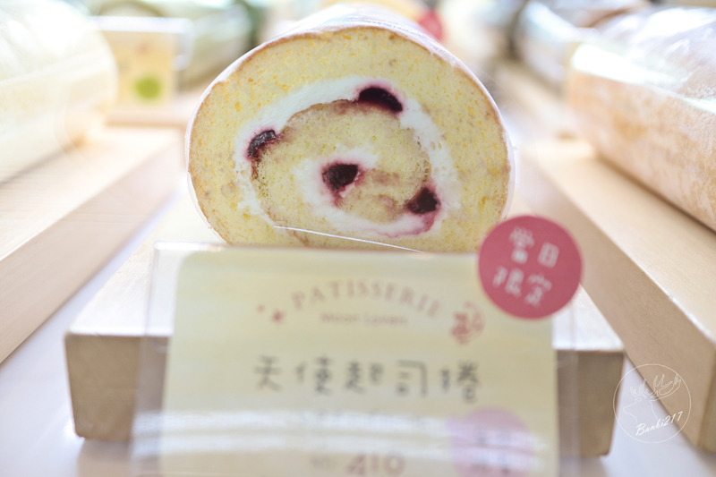 Banbi217 美食旅遊: 台中美食。月之戀人 Moon Lovers 日法洋菓子甜點,客製化訂結婚喜餅、彌月蛋糕到店及宅配試吃,可愛兔子草莓鮮奶油蛋糕,神保蛋糕捲(邀約)