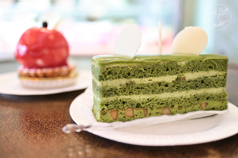 Banbi217 美食旅遊: 台中美食。月之戀人 Moon Lovers 日法洋菓子甜點,客製化訂結婚喜餅、彌月蛋糕到店及宅配試吃,可愛兔子草莓鮮奶油蛋糕,神保蛋糕捲(邀約)