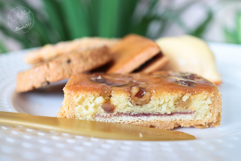 Banbi217 美食旅遊: 台中美食。月之戀人 Moon Lovers 日法洋菓子甜點,客製化訂結婚喜餅、彌月蛋糕到店及宅配試吃,可愛兔子草莓鮮奶油蛋糕,神保蛋糕捲(邀約)