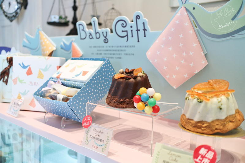Banbi217 美食旅遊: 台中美食。月之戀人 Moon Lovers 日法洋菓子甜點,客製化訂結婚喜餅、彌月蛋糕到店及宅配試吃,可愛兔子草莓鮮奶油蛋糕,神保蛋糕捲(邀約)