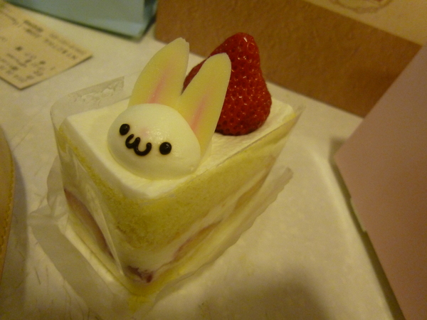 月の戀人Moon Lovers (原Bien 品昂創作洋菓子)：【台中西區】每一口都是幸福，不容錯過的高級甜點－月之戀人Moon Lovers