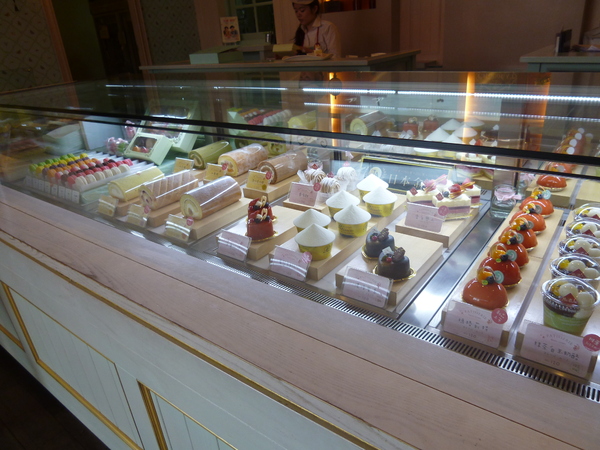 月の戀人Moon Lovers (原Bien 品昂創作洋菓子)：【台中西區】每一口都是幸福，不容錯過的高級甜點－月之戀人Moon Lovers