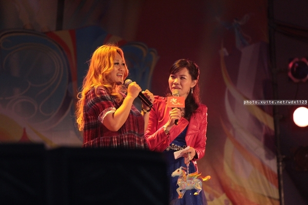 2014中台灣元宵燈會：2014中臺灣元宵燈會-飛馬獻瑞耀臺中✪主燈搭配女高音live演唱超威的