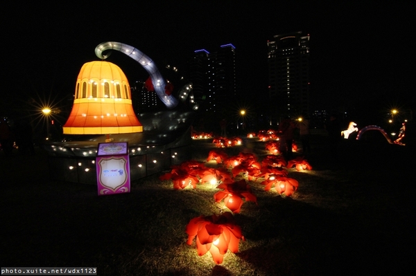 2014中台灣元宵燈會：2014中臺灣元宵燈會-飛馬獻瑞耀臺中✪主燈搭配女高音live演唱超威的