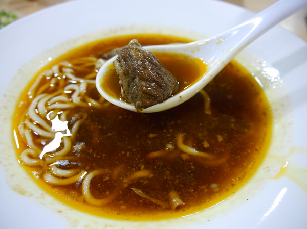 大師牛肉麵：【西湖捷運站2樓】大師牛肉麵－每日限量的一代宗師牛肉麵