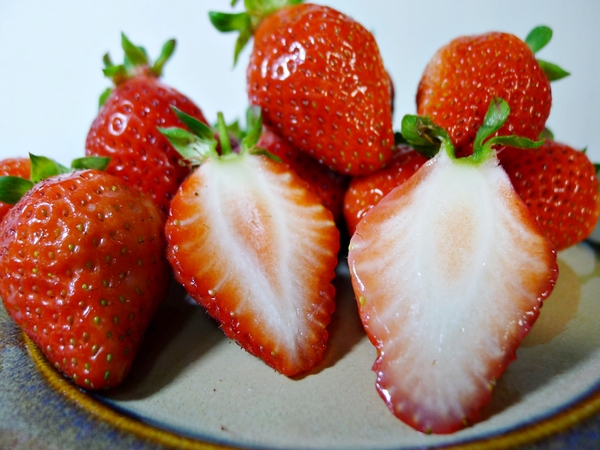 阿湧伯の果園：【宅配】阿湧伯の果園．大湖高山草莓．桑尼受不了美食