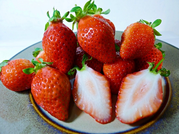 阿湧伯の果園：【宅配】阿湧伯の果園．大湖高山草莓．桑尼受不了美食