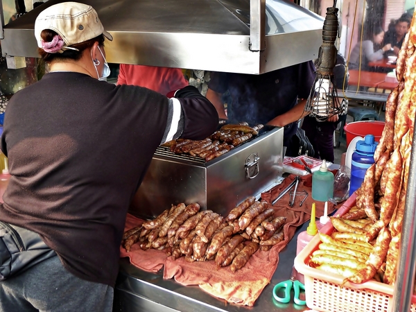 嘉義黑香腸：【高雄】大社嘉義黑香腸．觀音山腳下美食．桑尼受不了美食