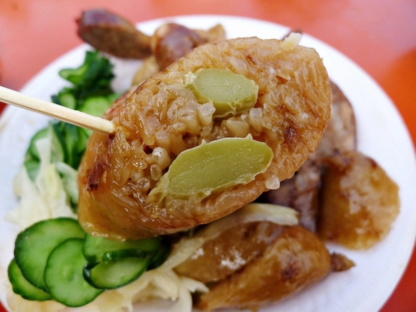 嘉義黑香腸：【高雄】大社嘉義黑香腸．觀音山腳下美食．桑尼受不了美食