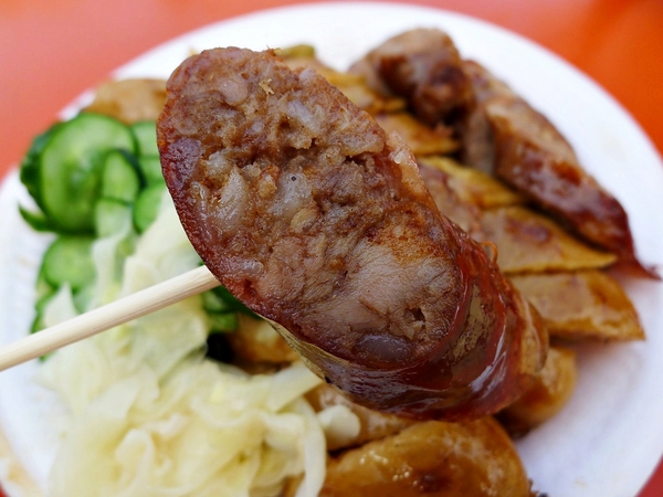 嘉義黑香腸：【高雄】大社嘉義黑香腸．觀音山腳下美食．桑尼受不了美食