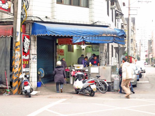 【新竹美食】小姜煎包-比拳頭還大的爆多內餡煎包