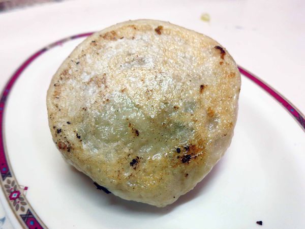 【新竹美食】小姜煎包-比拳頭還大的爆多內餡煎包