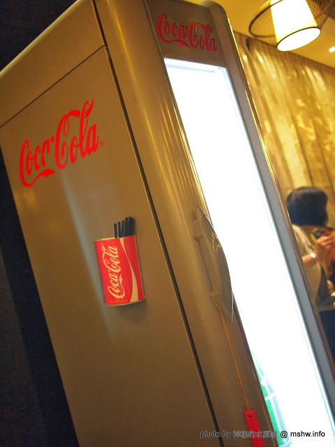 白川天然火鍋：【食記】台中白川養身天然火鍋@西屯逢甲夜市 : 聞到就噁心反胃…這樣賣1500會不會太誇張？!