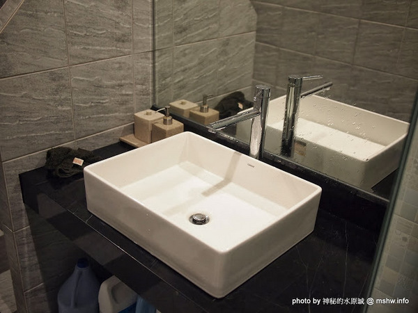 白川天然火鍋：【食記】台中白川養身天然火鍋@西屯逢甲夜市 : 聞到就噁心反胃…這樣賣1500會不會太誇張？!