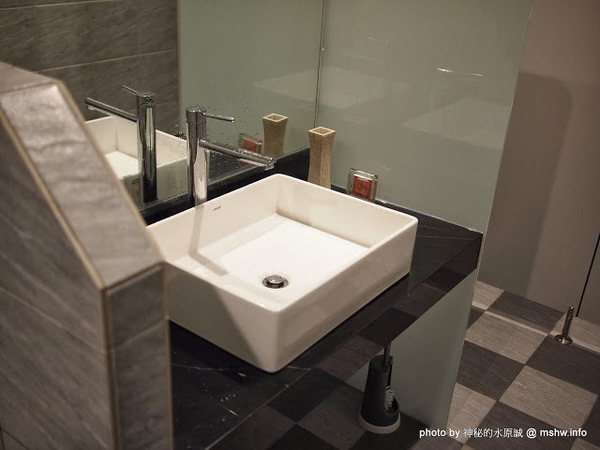 白川天然火鍋：【食記】台中白川養身天然火鍋@西屯逢甲夜市 : 聞到就噁心反胃…這樣賣1500會不會太誇張？!