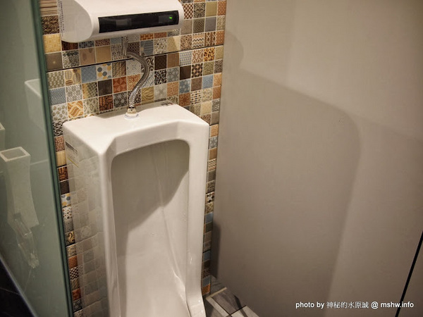 白川天然火鍋：【食記】台中白川養身天然火鍋@西屯逢甲夜市 : 聞到就噁心反胃…這樣賣1500會不會太誇張？!