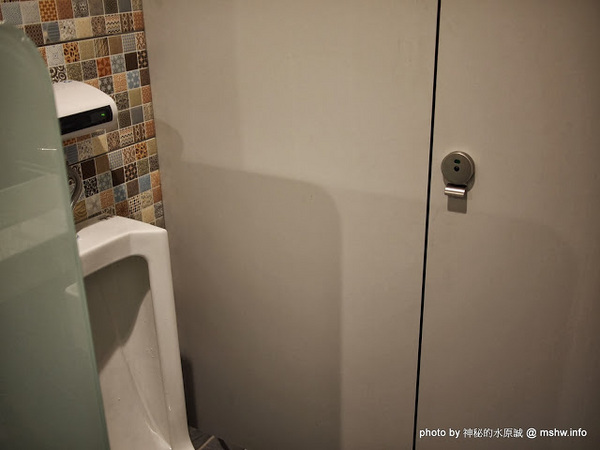 白川天然火鍋：【食記】台中白川養身天然火鍋@西屯逢甲夜市 : 聞到就噁心反胃…這樣賣1500會不會太誇張？!