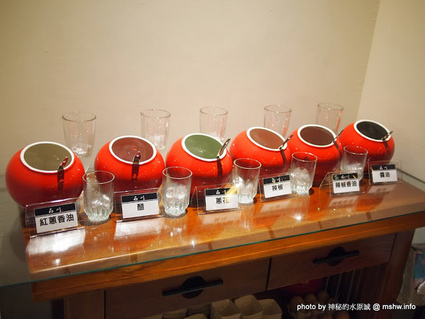 白川天然火鍋：【食記】台中白川養身天然火鍋@西屯逢甲夜市 : 聞到就噁心反胃…這樣賣1500會不會太誇張？!