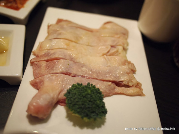 白川天然火鍋：【食記】台中白川養身天然火鍋@西屯逢甲夜市 : 聞到就噁心反胃…這樣賣1500會不會太誇張？!