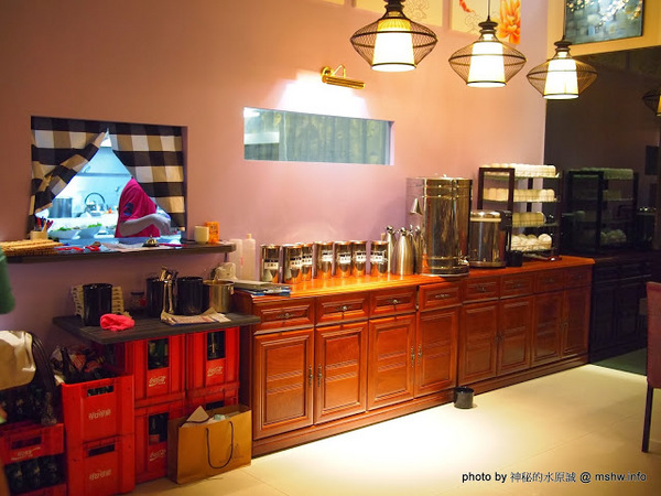 白川天然火鍋：【食記】台中白川養身天然火鍋@西屯逢甲夜市 : 聞到就噁心反胃…這樣賣1500會不會太誇張？!