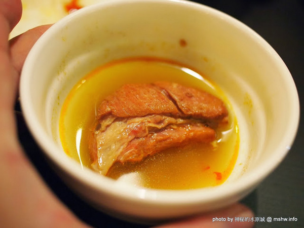 白川天然火鍋：【食記】台中白川養身天然火鍋@西屯逢甲夜市 : 聞到就噁心反胃…這樣賣1500會不會太誇張？!