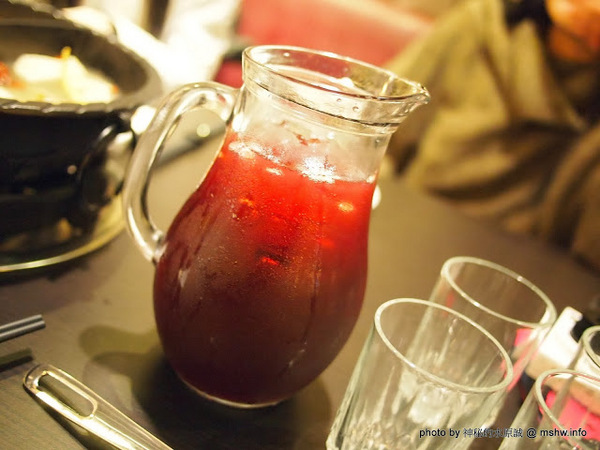 白川天然火鍋：【食記】台中白川養身天然火鍋@西屯逢甲夜市 : 聞到就噁心反胃…這樣賣1500會不會太誇張？!