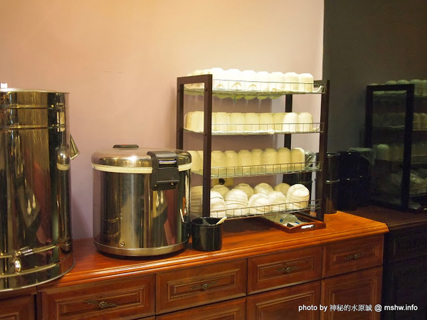 白川天然火鍋：【食記】台中白川養身天然火鍋@西屯逢甲夜市 : 聞到就噁心反胃…這樣賣1500會不會太誇張？!