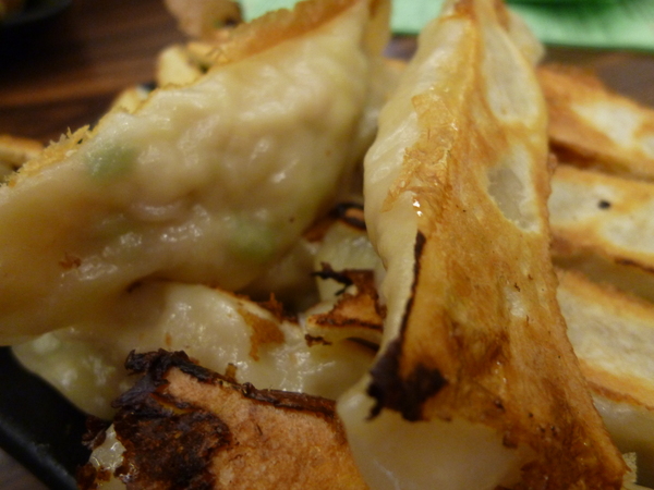 八方雲集鍋貼水餃專賣店(北醫店)： 【北醫美食】每次必點的黃金組合－八方雲集鍋貼水餃專賣店