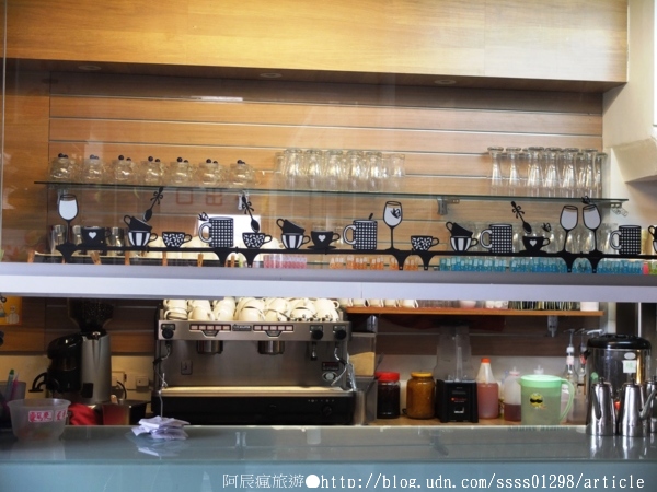 遇見綠洲庭園咖啡：【美食特搜。屏東市】遇見綠洲庭園咖啡館。品嚐歷史歲月的故事 與日式宅院來場午餐邂逅