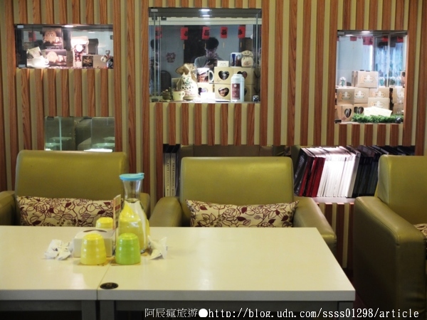 遇見綠洲庭園咖啡：【美食特搜。屏東市】遇見綠洲庭園咖啡館。品嚐歷史歲月的故事 與日式宅院來場午餐邂逅