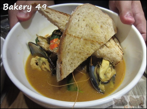 Bakery 49(板橋環球店)：【橘子雞排】板橋車站※Bakery 49-來自舊金山的Bistro小酒館美食-酸麵包*舊金山漁人碼頭海鮮湯