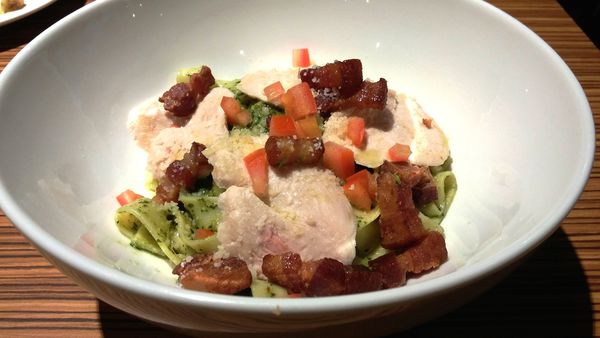 青醬雞肉厚培根特寬麵 Peace%26;Love 新店大坪林咖啡