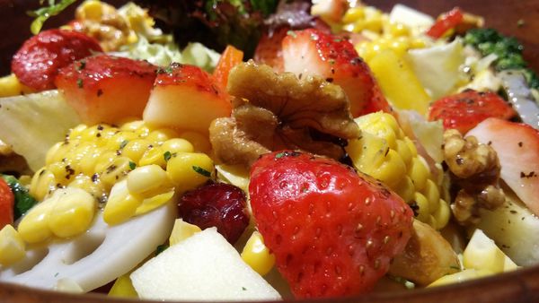 草莓時蔬木盆沙拉 Peace%26;Love 新店大坪林咖啡