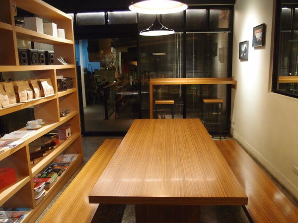 大木桌 Peace%26;Love 新店大坪林咖啡