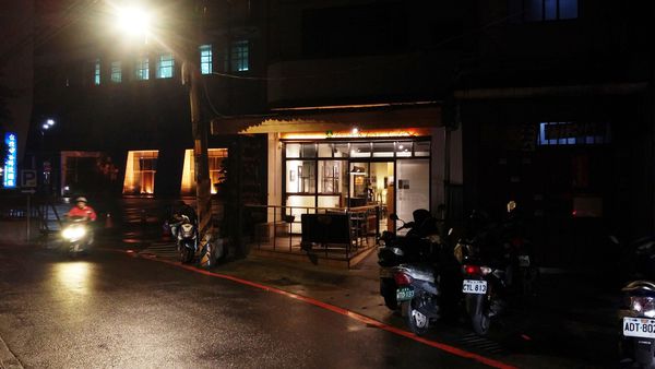 店門口 Peace%26;Love 新店大坪林咖啡