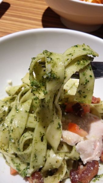 青醬雞肉厚培根特寬麵 Peace%26;Love 新店大坪林咖啡